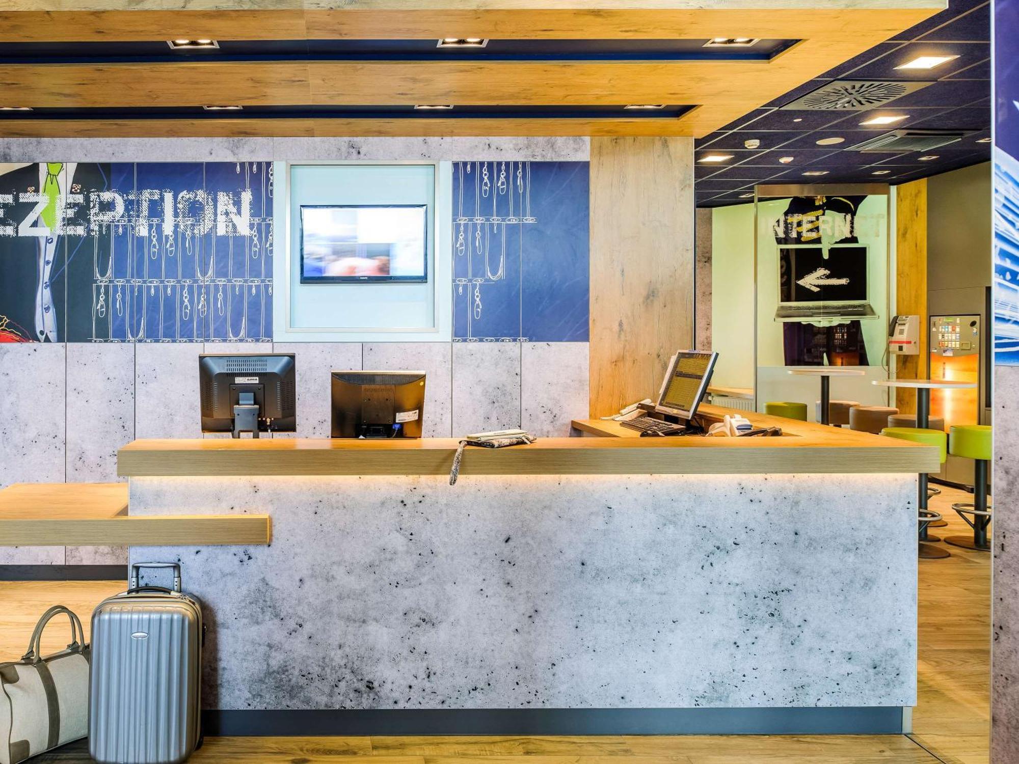 Ibis Budget Bordeaux Centre Bastide Exterior photo